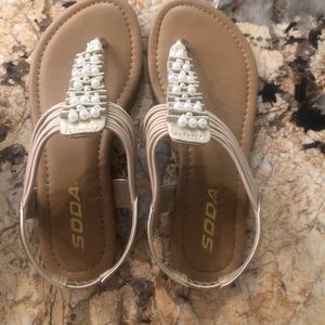 Soda brand worn once sandals 2M no defects